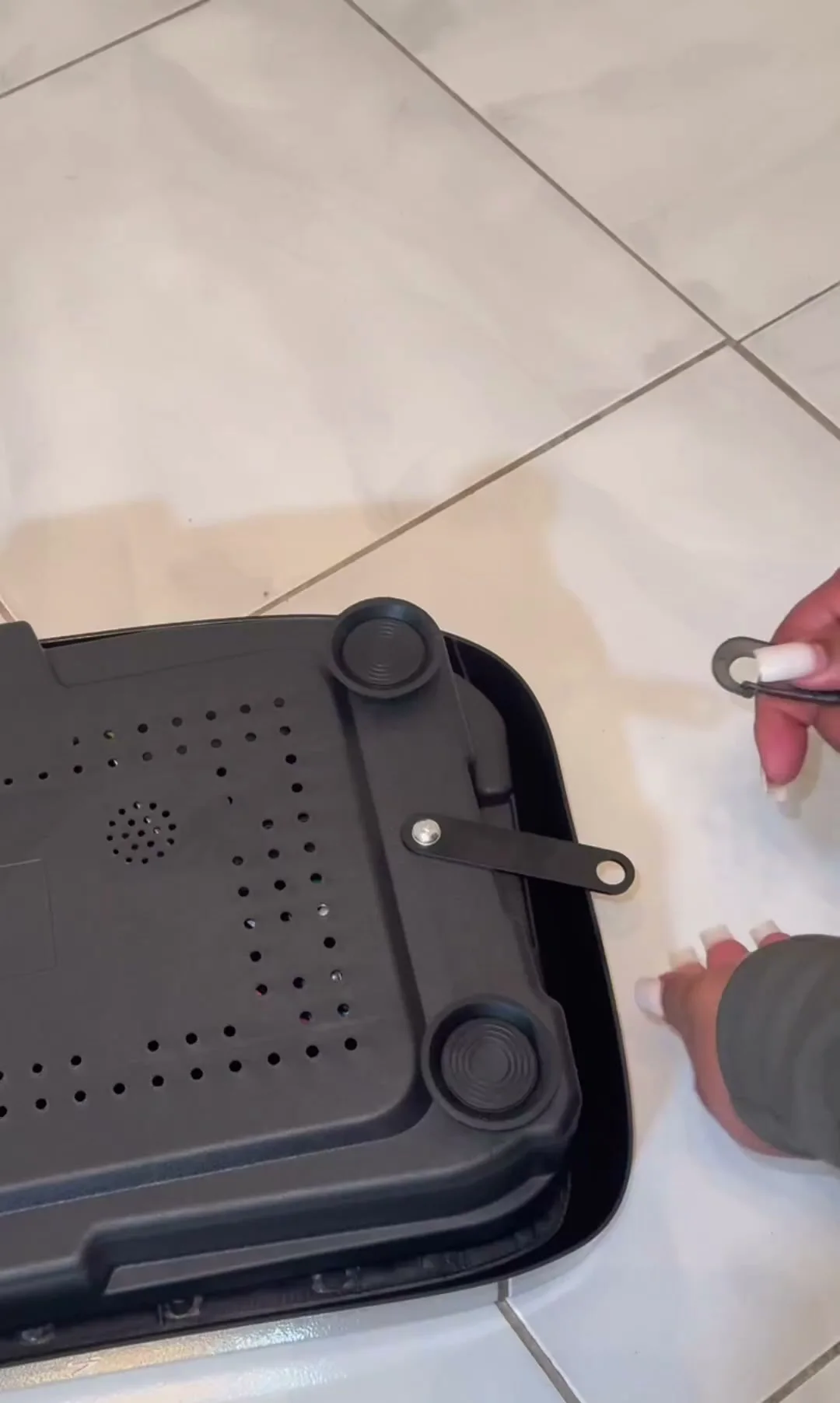Plug the cord into the side of the plate